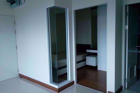 Condominio de 1 dormitorio en Khlong Toei, Bangkok, Tailandia № 76997 - foto 2