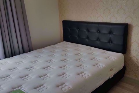 Condominio de 2 dormitorios en Huai Khwang, Bangkok, Tailandia № 76996 - foto 6