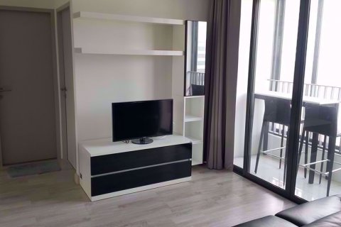 Condominio de 2 dormitorios en Huai Khwang, Bangkok, Tailandia № 76996 - foto 3