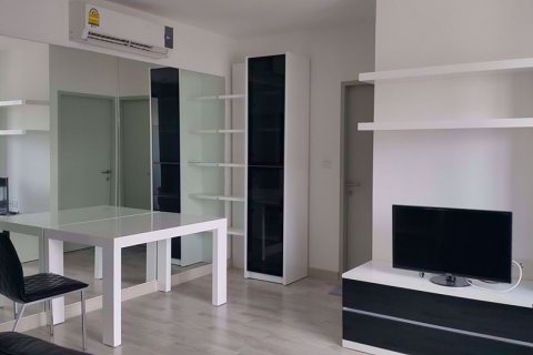 Condominio de 2 dormitorios en Huai Khwang, Bangkok, Tailandia № 76996 - foto 2