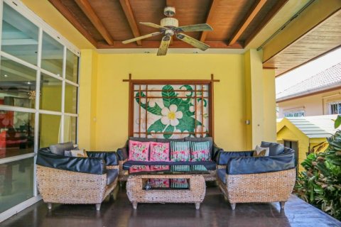 Casa de 4 dormitorios en Pattaya, Tailandia № 104452 - foto 6