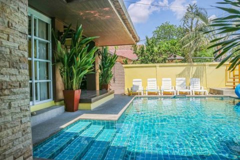 Casa de 4 dormitorios en Pattaya, Tailandia № 104452 - foto 3