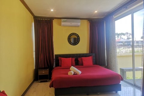 Casa de 4 dormitorios en Pattaya, Tailandia № 104452 - foto 17