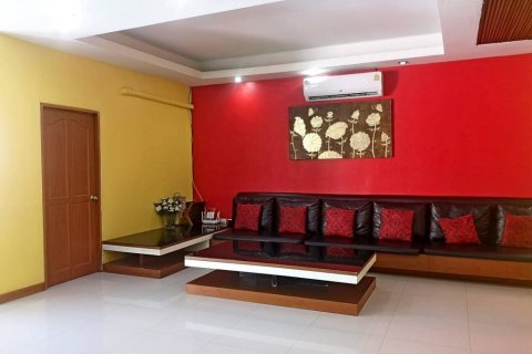 Casa de 4 dormitorios en Pattaya, Tailandia № 104452 - foto 7