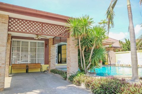 Casa de 4 dormitorios en Pattaya, Tailandia № 104452 - foto 4