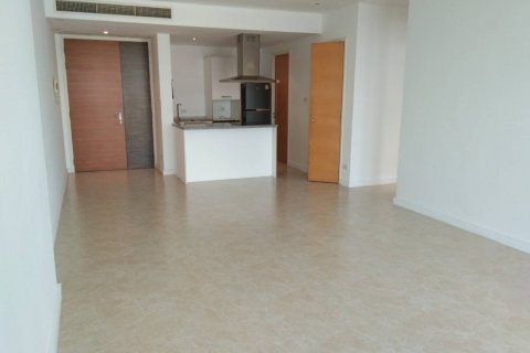 Condo in Bangkok, Thailand, 2 bedrooms  № 143256