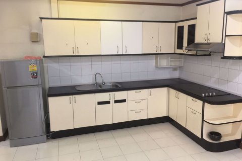 Condominio de 3 dormitorios en Khlong Toei, Bangkok, Tailandia № 76118 - foto 2