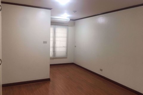 Condominio de 3 dormitorios en Khlong Toei, Bangkok, Tailandia № 76118 - foto 4