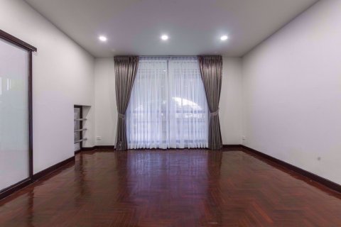 Casa de 6 dormitorios en Watthana, Bangkok, Tailandia № 76117 - foto 16
