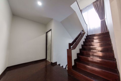 Casa de 6 dormitorios en Watthana, Bangkok, Tailandia № 76117 - foto 20