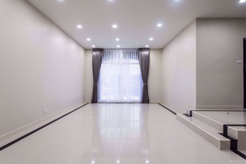 Casa de 6 dormitorios en Watthana, Bangkok, Tailandia № 76117 - foto 4