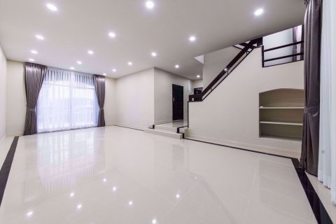 Casa de 6 dormitorios en Watthana, Bangkok, Tailandia № 76117 - foto 5