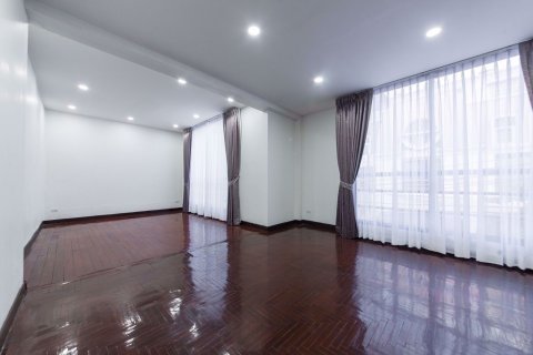 Casa de 6 dormitorios en Watthana, Bangkok, Tailandia № 76117 - foto 12