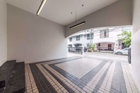 Casa de 6 dormitorios en Watthana, Bangkok, Tailandia № 76117 - foto 2
