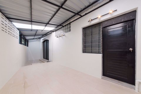 Casa de 6 dormitorios en Watthana, Bangkok, Tailandia № 76117 - foto 10