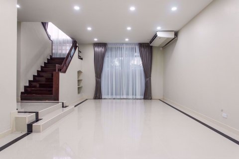 Casa de 6 dormitorios en Watthana, Bangkok, Tailandia № 76117 - foto 3
