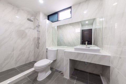 Casa de 6 dormitorios en Watthana, Bangkok, Tailandia № 76117 - foto 23