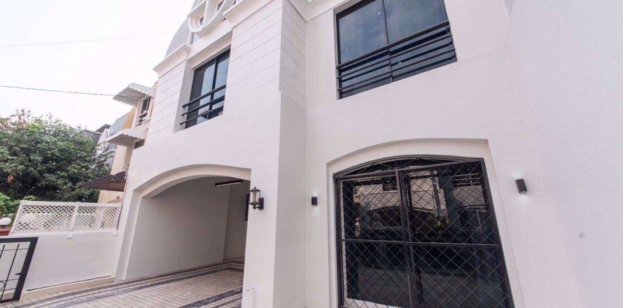 Casa de 6 dormitorios en Watthana, Bangkok, Tailandia № 76117