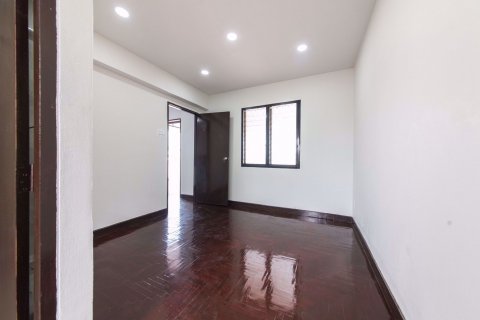Casa de 6 dormitorios en Watthana, Bangkok, Tailandia № 76117 - foto 27