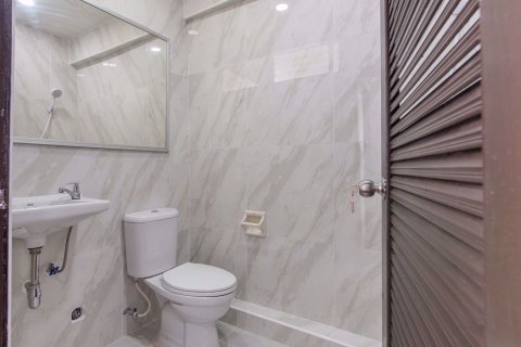 Casa de 6 dormitorios en Watthana, Bangkok, Tailandia № 76117 - foto 30