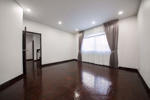 Casa de 6 dormitorios en Watthana, Bangkok, Tailandia № 76117 - foto 26