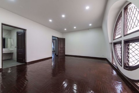 Casa de 6 dormitorios en Watthana, Bangkok, Tailandia № 76117 - foto 22
