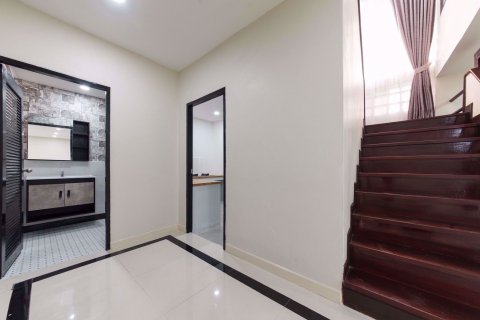 Casa de 6 dormitorios en Watthana, Bangkok, Tailandia № 76117 - foto 6