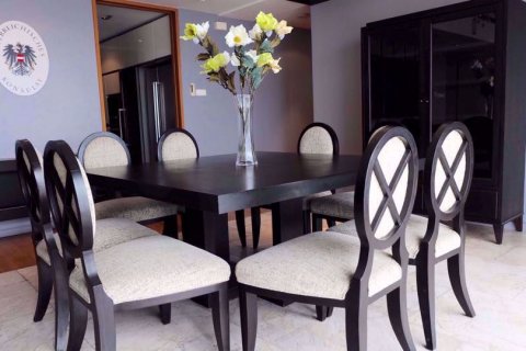Condo in Bangkok, Thailand, 3 bedrooms in The Met  № 78306