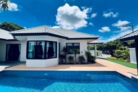 House in Pattaya, Thailand 4 bedrooms № 133104 - photo 5