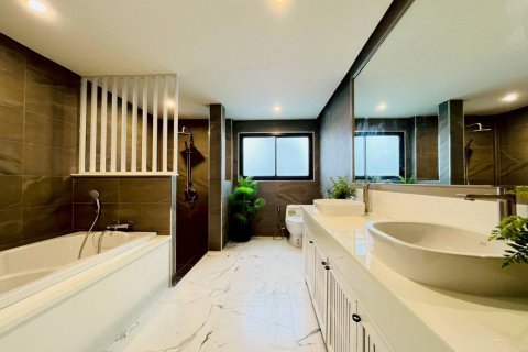 House in Pattaya, Thailand 4 bedrooms № 133104 - photo 14