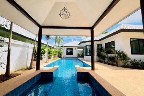 House in Pattaya, Thailand 4 bedrooms № 133104 - photo 6