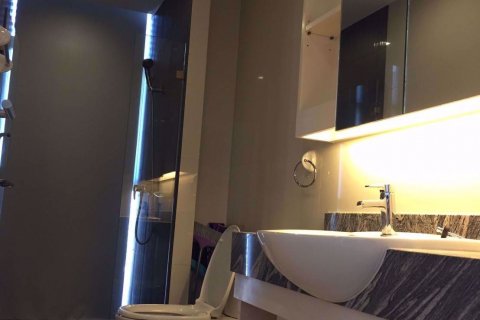 Condominio de 2 dormitorios en Bang Rak, Bangkok, Tailandia № 76021 - foto 5