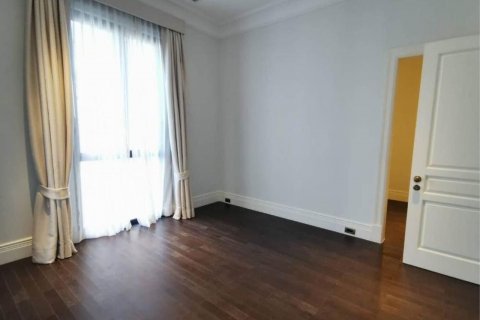 Condo in Pathum Wan, Bangkok, Thailand, 3 bedrooms  № 123627 - photo 16