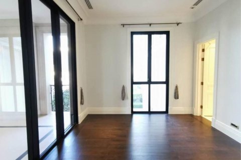 Condo in Pathum Wan, Bangkok, Thailand, 3 bedrooms  № 123627 - photo 4