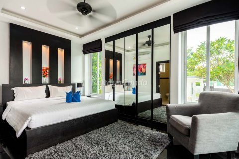 Casa de 4 dormitorios en Sattahip, Tailandia № 115758 - foto 12