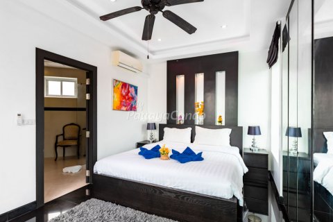Casa de 4 dormitorios en Sattahip, Tailandia № 115758 - foto 13
