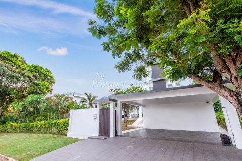 Casa de 4 dormitorios en Sattahip, Tailandia № 115758 - foto 2