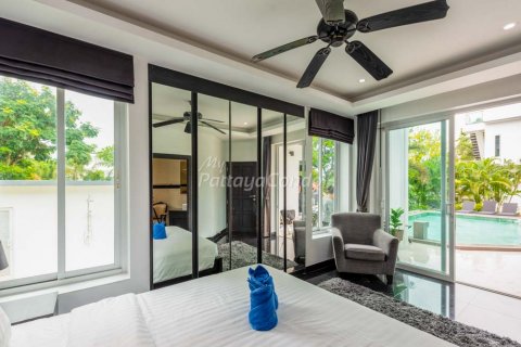 Casa de 4 dormitorios en Sattahip, Tailandia № 115758 - foto 14