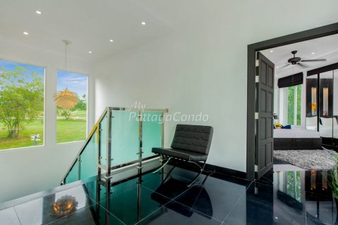 Casa de 4 dormitorios en Sattahip, Tailandia № 115758 - foto 8