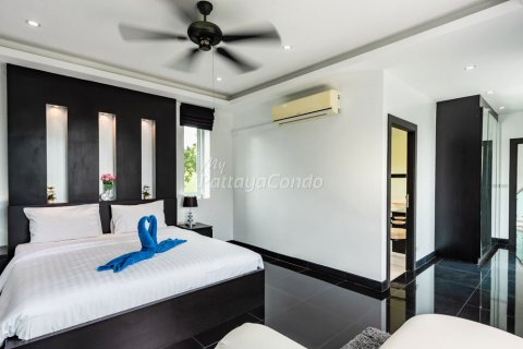 Casa de 4 dormitorios en Sattahip, Tailandia № 115758 - foto 18
