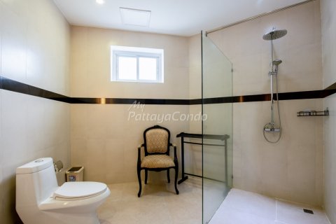 Casa de 4 dormitorios en Sattahip, Tailandia № 115758 - foto 15