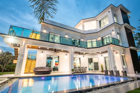 Casa de 4 dormitorios en Sattahip, Tailandia № 115758 - foto 3