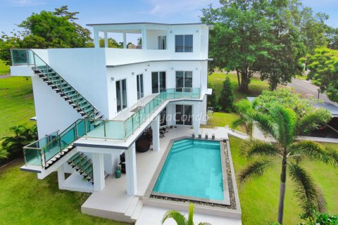 Casa de 4 dormitorios en Sattahip, Tailandia № 115758 - foto 4
