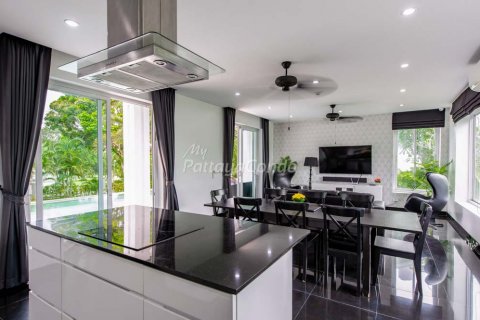 Casa de 4 dormitorios en Sattahip, Tailandia № 115758 - foto 6