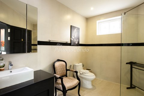 Casa de 4 dormitorios en Sattahip, Tailandia № 115758 - foto 16