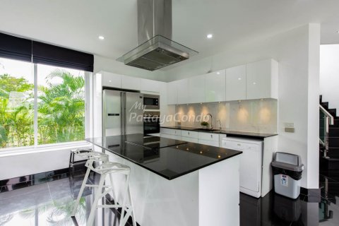 Casa de 4 dormitorios en Sattahip, Tailandia № 115758 - foto 10