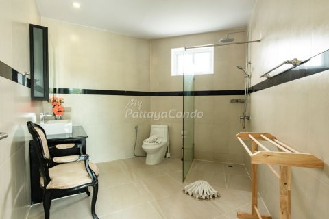 Casa de 5 dormitorios en Sattahip, Tailandia № 115757 - foto 22