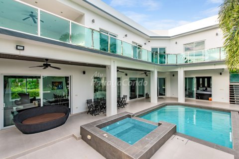 Casa de 5 dormitorios en Sattahip, Tailandia № 115757 - foto 2