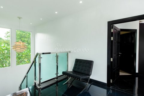Casa de 5 dormitorios en Sattahip, Tailandia № 115757 - foto 7