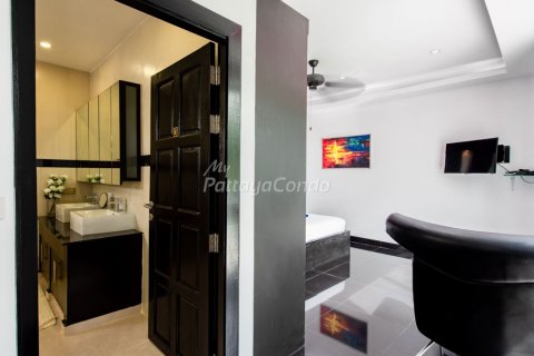 Casa de 5 dormitorios en Sattahip, Tailandia № 115757 - foto 17